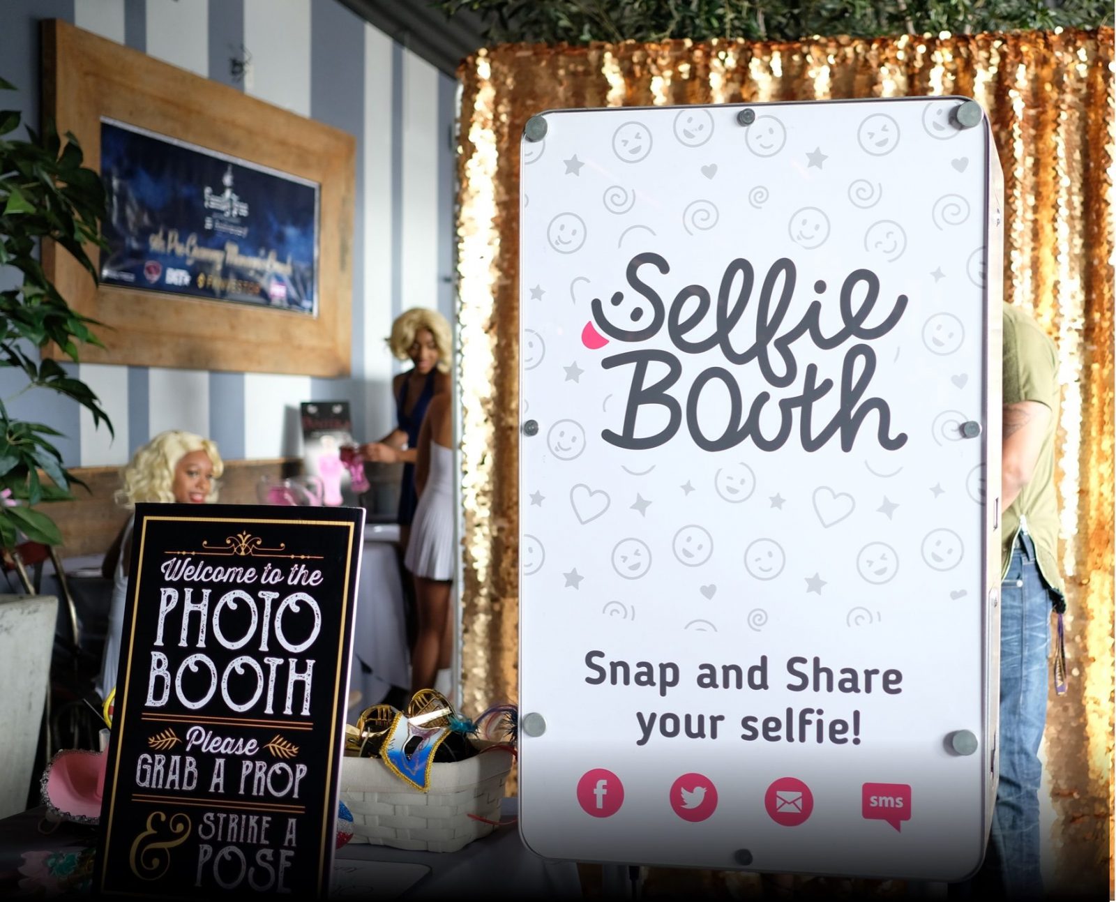 Why Are Selfie Station Photo Booth Rentals the Ideal Addition to Any Party